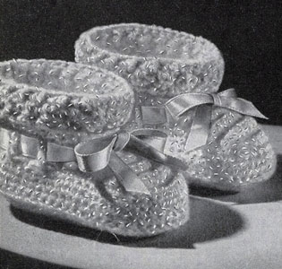 Crocheted 4 Piece Infants Set Pattern booties