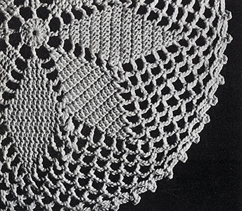 The English Daisy Luncheon Set Pattern #747 swatch