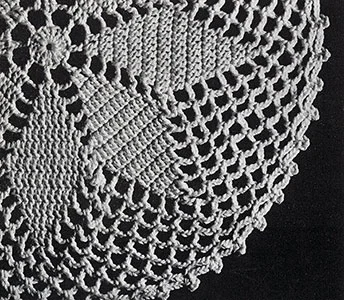 The English Daisy Luncheon Set Pattern #747 swatch
