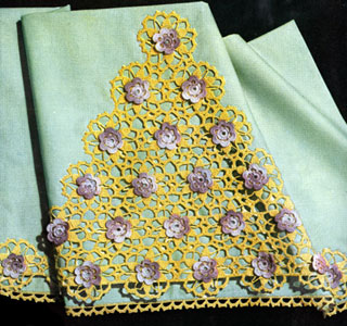 Petal Pyramid Motif Pattern
