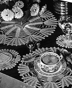 Spinning Wheel Luncheon Set Pattern #7558