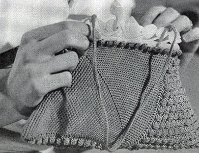Popcorn Triangle Purse Pattern #2170