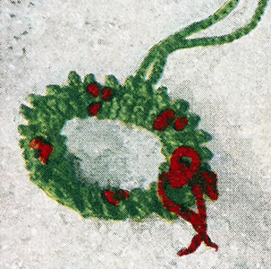 Holly Wreath Curtain Pulls Patterns